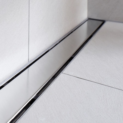 TECEdrainline tiesus dušo latakas, skirtas montuoti prie sienos