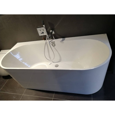 Villeroy&Boch Oberon 2.0 Quaryl® Vonia, 180x80cm, glaudžiama prie sienos