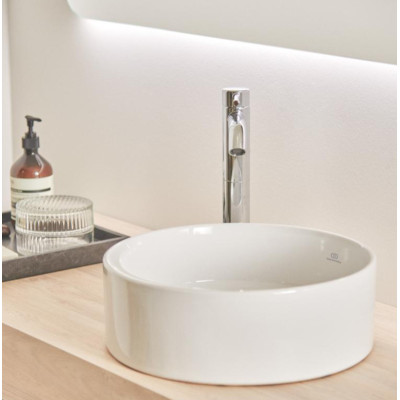 Ceraline pastatomo praustuvo maišytuvas su dugno vožtuvu