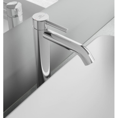 Ceraline pastatomo praustuvo maišytuvas su dugno vožtuvu