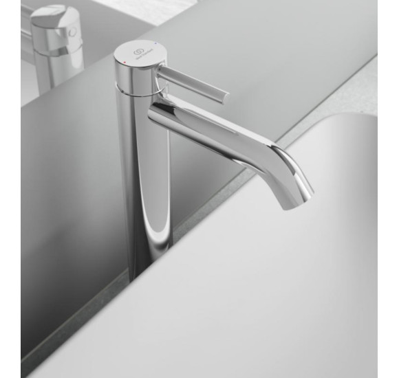 Ceraline pastatomo praustuvo maišytuvas su dugno vožtuvu