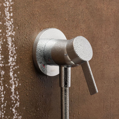 Keuco IXMO solo potinkinio dušo maišytuvo komplektas, su žarnos išvestimi ir apvalia apdaila