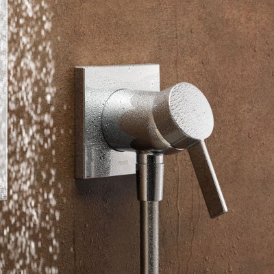 Keuco IXMO solo potinkinio dušo maišytuvo komplektas, su žarnos išvestimi ir kvadratine apdaila