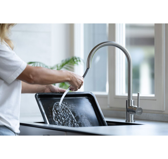 AQVO Galve nerūdijančio plieno maišytuvas plautuvei su ištraukiamu dušeliu