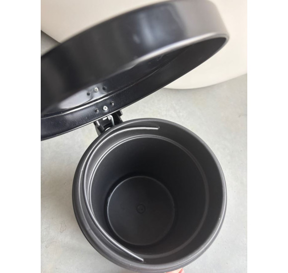 IŠPARDAVIMAS. Bocchi šiukšliadėžė su pedalu (smulkūs defektai)